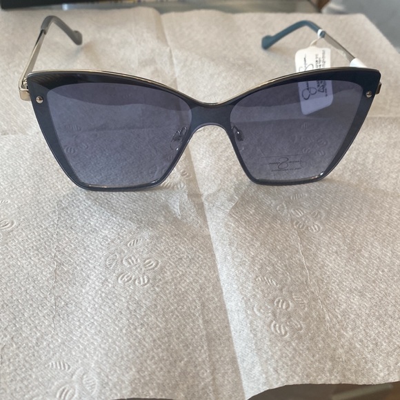 Jessica Simpson women’s sunglasses - Picture 2 of 10